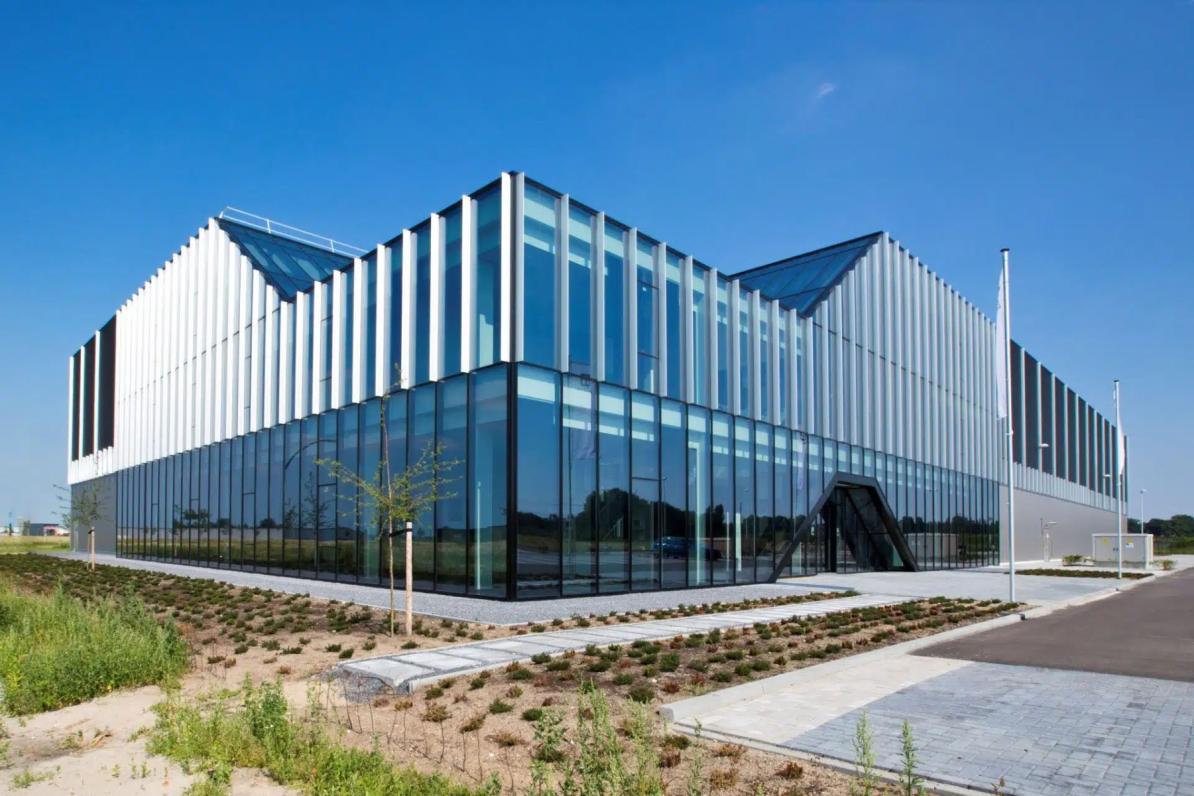 Fast, sustainable, and cost-efficient: Why Kawneer chooses refurbished electronics