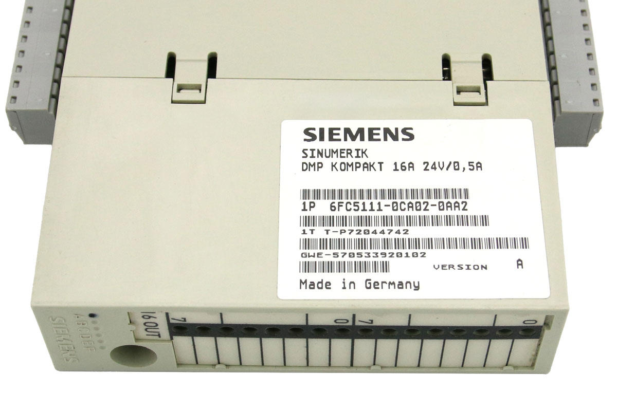 新品 未使用 サーボドライバー SGDS-02A72A 部品 交換部品 電機 新品 1PS新しいサーボドライバーSGDS-02A72A YW62＃A1